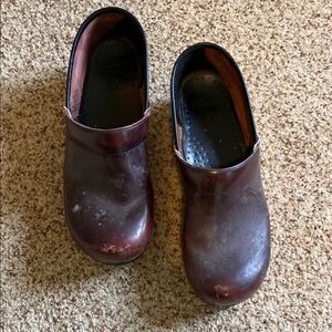 Classic Brown Leather Men's Clogs - Dansko quality- size 44 - slight wear spots